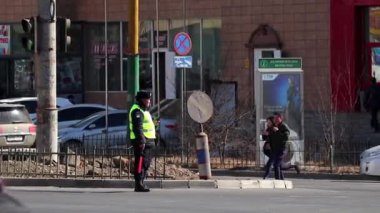 Moğolistan 'ın başkenti Ulaanbaatar' da sokak trafiği, yaklaşık Mart 2019