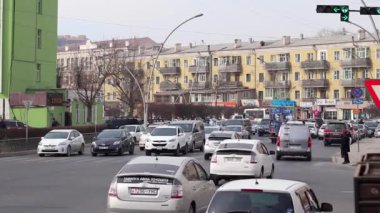Moğolistan 'ın başkenti Ulaanbaatar' da sokak trafiği, yaklaşık Mart 2019