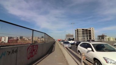 Moğolistan 'ın başkenti Ulaanbaatar' da sokak trafiği, yaklaşık Mart 2019