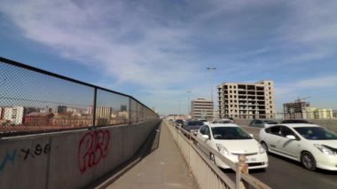 Moğolistan 'ın başkenti Ulaanbaatar' da sokak trafiği, yaklaşık Mart 2019