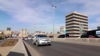 Moğolistan 'ın başkenti Ulaanbaatar' da sokak trafiği, yaklaşık Mart 2019