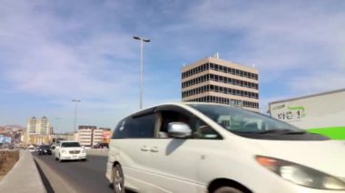 Moğolistan 'ın başkenti Ulaanbaatar' da sokak trafiği, yaklaşık Mart 2019