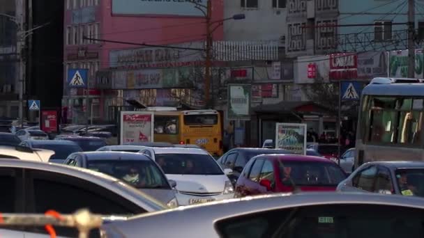 Straßenverkehr Ulaanbaatar Der Hauptstadt Der Mongolei März 2019 — Stockvideo