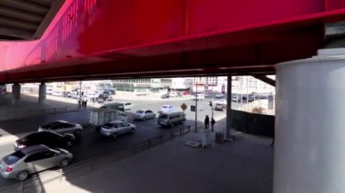 Moğolistan 'ın başkenti Ulaanbaatar' da sokak trafiği, yaklaşık Mart 2019