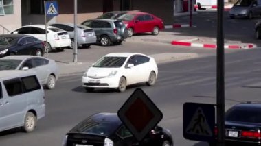 Moğolistan 'ın başkenti Ulaanbaatar' da sokak trafiği, yaklaşık Mart 2019