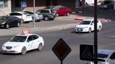 Moğolistan 'ın başkenti Ulaanbaatar' da sokak trafiği, yaklaşık Mart 2019
