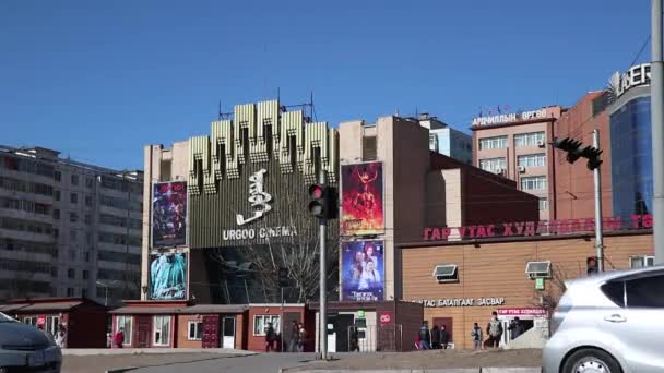 Tráfego Rua Famoso Urgoo Cinema Ulaanbaatar Capital Mongólia Por Volta — Vídeo de Stock