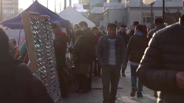 Неизвестные Люди Улице Центре Улан Батора Столицы Монголии Около Марта — стоковое видео
