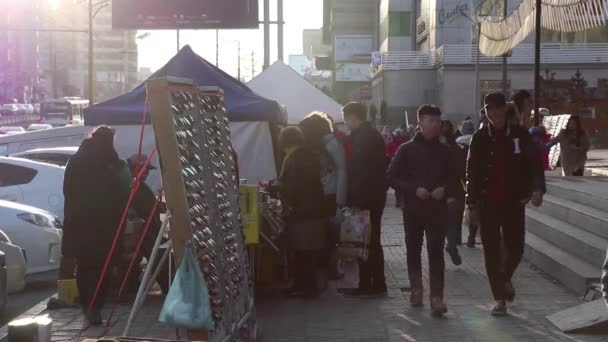 Unbekannte Auf Der Straße Der Innenstadt Von Ulaanbaatar Der Hauptstadt — Stockvideo