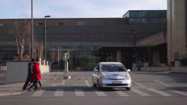 Unbekannte Auf Der Straße Der Innenstadt Von Ulaanbaatar Der Hauptstadt — Stockvideo