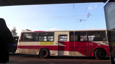 Moğolistan 'ın başkenti Ulaanbaatar' da sokak trafiği, yaklaşık Mart 2019