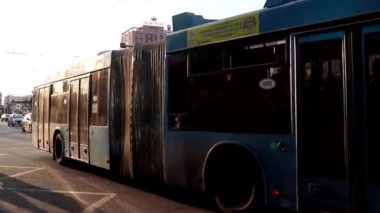 Moğolistan 'ın başkenti Ulaanbaatar' da sokak trafiği, yaklaşık Mart 2019