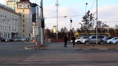 Mart 2019 dolaylarında, Moğolistan 'ın başkenti Ulaanbaatar' ın sokaklarında kimliği belirsiz insanlar görüldü. 