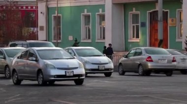Moğolistan 'ın başkenti Ulaanbaatar' da sokak trafiği, yaklaşık Mart 2019