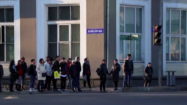 Pessoas Não Identificadas Rua Centro Cidade Ulaanbaatar Capital Mongólia Por — Vídeo de Stock