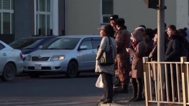 Mart 2019 dolaylarında, Moğolistan 'ın başkenti Ulaanbaatar' ın sokaklarında kimliği belirsiz insanlar görüldü. 