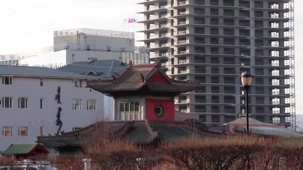 Chrám Choijin Lamy Mezi Moderními Budovami Ulaanbaataru Hlavním Městě Mongolska — Stock video