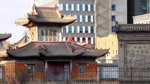 Chrám Choijin Lamy Mezi Moderními Budovami Ulaanbaataru Hlavním Městě Mongolska — Stock video