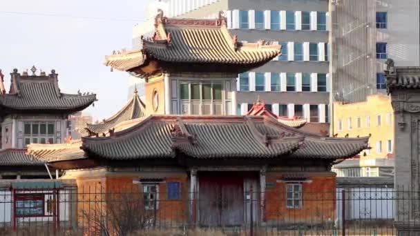 Chrám Choijin Lamy Mezi Moderními Budovami Ulaanbaataru Hlavním Městě Mongolska — Stock video
