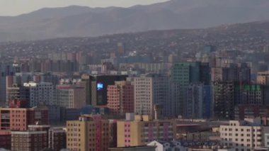 Zaisan Anıtı 'ndan Moğolistan' ın başkenti Ulaanbaatar manzarası, yaklaşık Mart 2019
