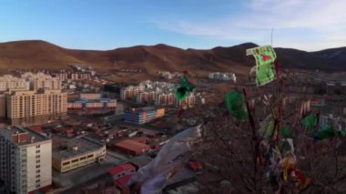 Zaisan Anıtı 'ndan Moğolistan' ın başkenti Ulaanbaatar manzarası, yaklaşık Mart 2019