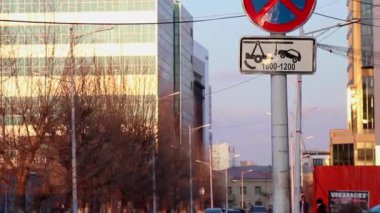 Moğolistan 'ın başkenti Ulaanbaatar' da sokak trafiği, yaklaşık Mart 2019