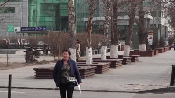 Неизвестные Люди Уличное Движение Центре Улан Батора Столицы Монголии Около — стоковое видео