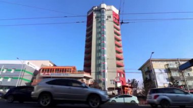 Moğolistan 'ın başkenti Ulaanbaatar' da sokak trafiği, yaklaşık Mart 2019