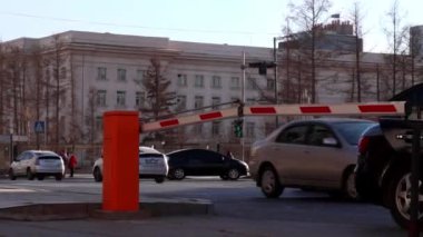 Moğolistan 'ın başkenti Ulaanbaatar' da sokak trafiği, yaklaşık Mart 2019