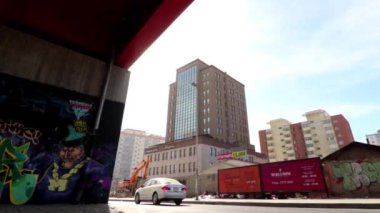 Moğolistan 'ın başkenti Ulaanbaatar' da sokak trafiği, yaklaşık Mart 2019