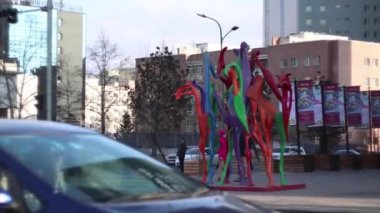 Mart 2019 dolaylarında, Moğolistan 'ın başkenti Ulaanbaatar' ın sokaklarında kimliği belirsiz insanlar görüldü. 