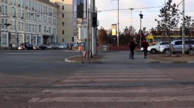 Mart 2019 dolaylarında, Moğolistan 'ın başkenti Ulaanbaatar' ın sokaklarında kimliği belirsiz insanlar görüldü. 