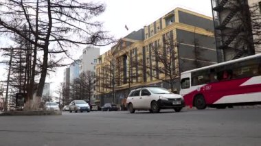 Moğolistan 'ın başkenti Ulaanbaatar' da sokak trafiği, yaklaşık Mart 2019
