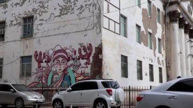 Moğolistan 'ın başkenti Ulaanbaatar' da sokak trafiği, yaklaşık Mart 2019