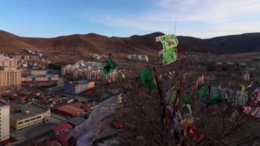 Zaisan Anıtı 'ndan Moğolistan' ın başkenti Ulaanbaatar manzarası, yaklaşık Mart 2019