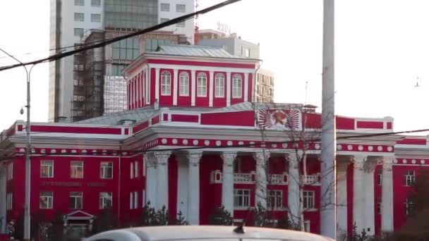 Moğolistan Başkenti Ulaanbaatar Opera Binası Ndaki Sokak Trafiği Yaklaşık Mart — Stok video