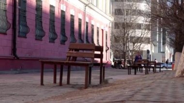 Moğolistan 'ın başkenti Ulaanbaatar' da sokak trafiği, yaklaşık Mart 2019