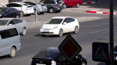 Moğolistan 'ın başkenti Ulaanbaatar' da sokak trafiği, yaklaşık Mart 2019