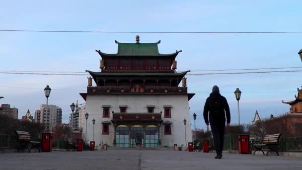 2019年3月頃 モンゴルの首都ウランバートルにあるガンダン修道院 — ストック動画