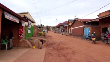 Doğu Afrika, Ruanda 'nın başkenti Kigali' nin Kicukiro ilçesinde yaklaşık Mart 2019 'da trafik vardı.