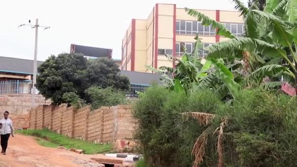 Ongeïdentificeerde Personen Verkeer Nyanza Berg Kigali Hoofdstad Van Rwanda Oost — Stockvideo