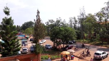 Doğu Afrika, Ruanda 'nın başkenti Kigali' nin Kicukiro ilçesinde yaklaşık Mart 2019 'da trafik vardı.