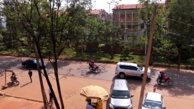 Doğu Afrika, Ruanda 'nın başkenti Kigali' nin Kicukiro ilçesinde yaklaşık Mart 2019 'da trafik vardı.