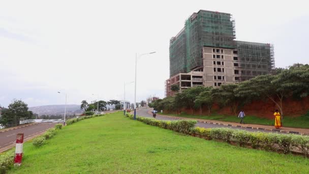 Ruch Drogowy Drodze Prowadzącej Centrum Miasta Kigali Stolicy Rwandy Afryce — Wideo stockowe
