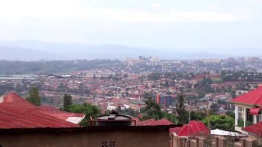 Ruanda 'nın başkenti Kigali' nin Doğu Afrika 'daki Nyanza Dağı' ndan görünüşü, yaklaşık Mart 2019.