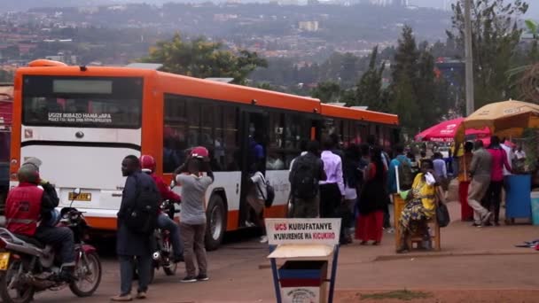 Straßenverkehr Bezirk Kicukiro Kigali Der Hauptstadt Ruandas Ostafrika März 2019 — Stockvideo