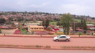 Doğu Afrika 'da Ruanda' nın başkenti Kigali 'de Mart 2019' da Afrika Birliği Yolu veya Kanogo Yolu üzerindeki karayolu trafiği