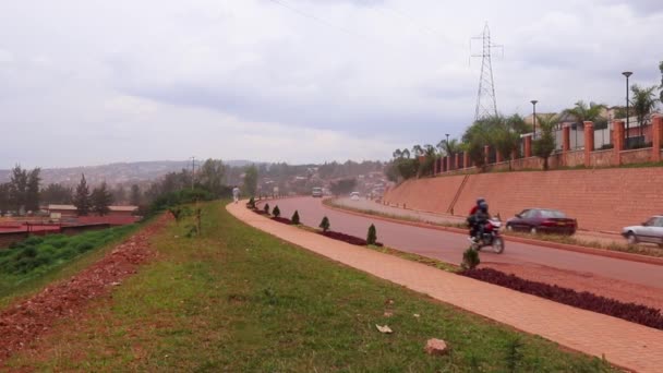 Tráfico Por Carretera Carretera Unión Africana Kanogo Road Kigali Capital — Vídeos de Stock