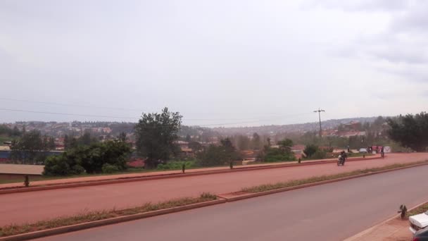 Straßenverkehr Auf Der Straße Der Afrikanischen Union Oder Kanogo Road — Stockvideo