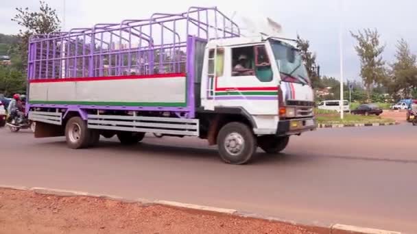 Vägtrafik Afrikanska Unionens Väg Eller Kanogo Road Kigali Rwandas Huvudstad — Stockvideo